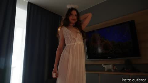 Snapshot of cutierori chatting on 09/18/25, 04:14 Rori  Instagram cutierori  online show from 09/18/25, 04:14