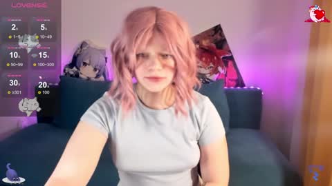 Snapshot of cutiesue chatting on 12/12/24, 01:21 CutieSue online show from 12/12/24, 01:21