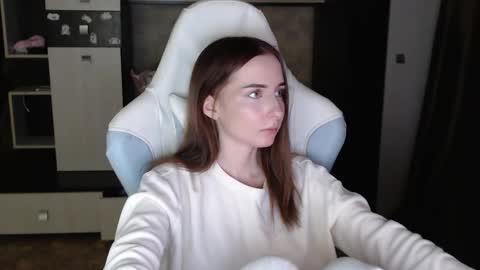 Snapshot of cutti_crystal chatting on 10/27/25, 06:12 Cutti Crystal online show from 10/27/25, 06:12