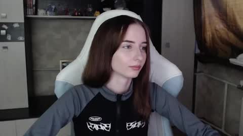 Snapshot of cutti_crystal chatting on 11/04/25, 03:05 Cutti Crystal online show from 11/04/25, 03:05