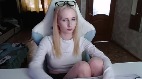 Cutti Crystal online show from 04/24/26, 01:19