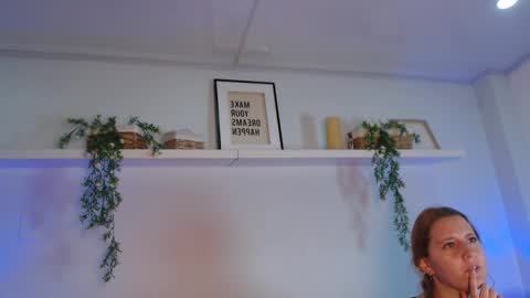 Snapshot of cuttie_blondie_dh chatting on 02/12/26, 11:27 Laura online show from 02/12/26, 11:27