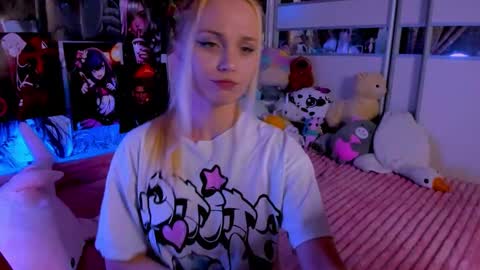 Snapshot of cuttie_ponyy chatting on 10/18/25, 08:31 Nora online show from 10/18/25, 08:31