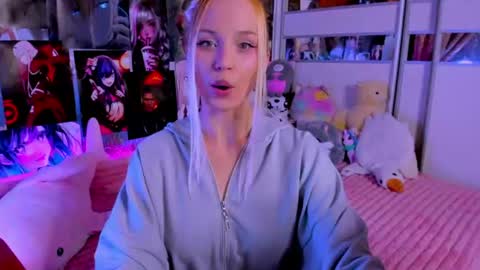 Snapshot of cuttie_ponyy chatting on 06/10/26, 08:19 Nora online show from 06/10/26, 08:19
