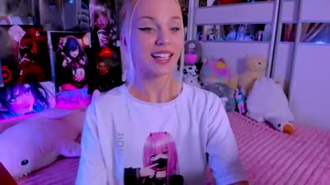 Snapshot of cuttie_ponyy chatting on 06/20/26, 08:33 Nora online show from 06/20/26, 08:33