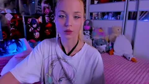 Snapshot of cuttie_ponyy chatting on 07/09/26, 08:13 Nora online show from 07/09/26, 08:13