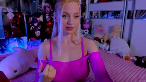 Snapshot of cuttie_ponyy chatting on 07/20/26, 08:11 Nora online show from 07/20/26, 08:11