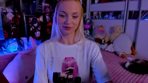 Snapshot of cuttie_ponyy chatting on 08/04/26, 08:33 Nora online show from 08/04/26, 08:33