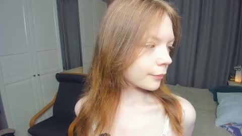 Snapshot of cuty_petite chatting on 06/14/26, 05:42 Anne online show from 06/14/26, 05:42