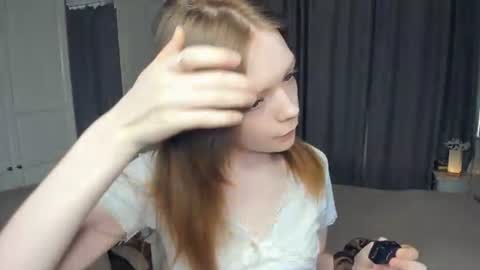 Snapshot of cuty_petite chatting on 06/18/26, 09:36 Anne online show from 06/18/26, 09:36