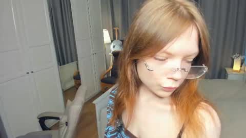 Snapshot of cuty_petite chatting on 06/28/26, 05:35 Anne online show from 06/28/26, 05:35