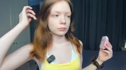 Snapshot of cuty_petite chatting on 07/06/26, 05:48 Anne online show from 07/06/26, 05:48