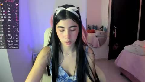 Snapshot of cyber_lizz chatting on 11/12/25, 10:09 Liz online show from 11/12/25, 10:09