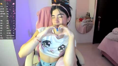 Snapshot of cyber_lizz chatting on 11/21/25, 10:19 Liz online show from 11/21/25, 10:19