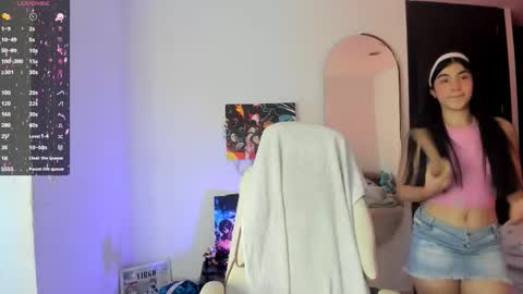 Snapshot of cyber_lizz chatting on 11/25/25, 08:20 Liz online show from 11/25/25, 08:20