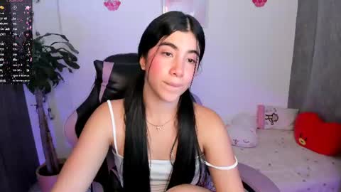Snapshot of cyber_lizz chatting on 06/17/26, 10:32 Liz online show from 06/17/26, 10:32
