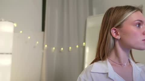 Snapshot of cyberheart_ chatting on 12/02/24, 09:39 EMILY online show from 12/02/24, 09:39