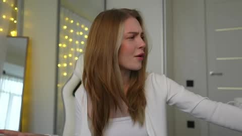 Snapshot of cyberheart_ chatting on 12/28/24, 12:35 EMILY online show from 12/28/24, 12:35