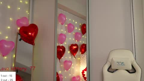 Snapshot of cyberheart_ chatting on 02/14/25, 05:14 EMILY online show from 02/14/25, 05:14