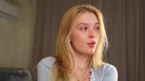 Snapshot of cyberheart_ chatting on 09/13/25, 05:02 EMILY online show from 09/13/25, 05:02