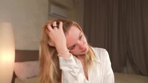 Snapshot of cyberheart_ chatting on 10/10/25, 05:34 EMILY online show from 10/10/25, 05:34