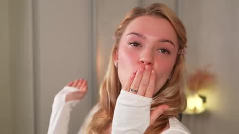 EMILY online show from 11/08/25, 03:45