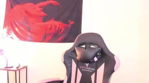 cel I am independent Help me reach 200 thumbs up uwu online show from 02/19/26, 05:03