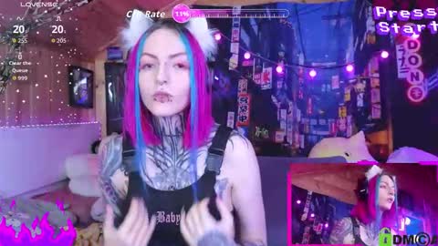 Snapshot of cybernekko chatting on 10/12/25, 05:06 Neko online show from 10/12/25, 05:06