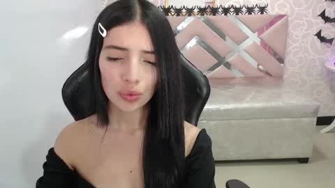 CINTIA ARAUJO online show from 10/28/25, 03:43