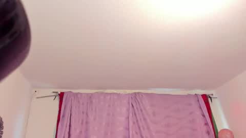 Snapshot of cynthiawatson_ chatting on 11/12/25, 01:33 Cynthia online show from 11/12/25, 01:33