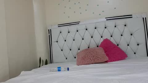 cyoyo1 online show from 02/11/25, 05:37