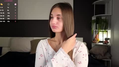 Snapshot of czamabech chatting on 01/17/25, 01:04 Isabella online show from 01/17/25, 01:04