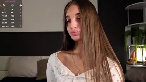 Snapshot of czamabech chatting on 01/17/25, 04:06 Isabella online show from 01/17/25, 04:06