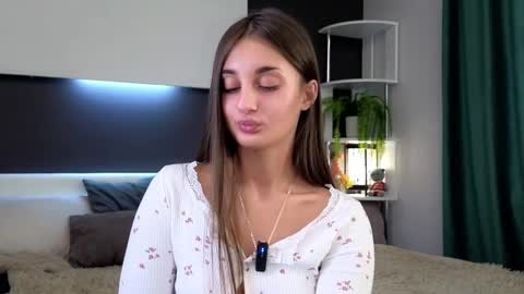 Snapshot of czamabech chatting on 02/17/25, 04:09 Isabella online show from 02/17/25, 04:09