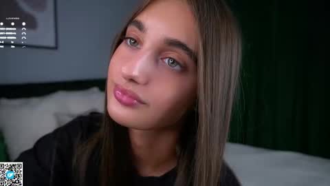 Snapshot of czamabech chatting on 10/19/25, 12:55 Isabella online show from 10/19/25, 12:55