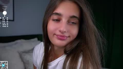 Snapshot of czamabech chatting on 10/23/25, 01:05 Isabella online show from 10/23/25, 01:05