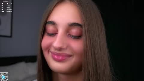 Snapshot of czamabech chatting on 11/04/25, 01:27 Isabella online show from 11/04/25, 01:27