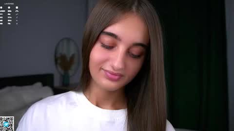 Snapshot of czamabech chatting on 11/08/25, 01:06 Isabella online show from 11/08/25, 01:06