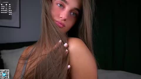 Snapshot of czamabech chatting on 11/09/25, 01:04 Isabella online show from 11/09/25, 01:04