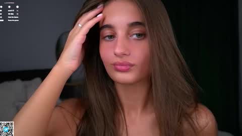 Snapshot of czamabech chatting on 11/12/25, 01:06 Isabella online show from 11/12/25, 01:06