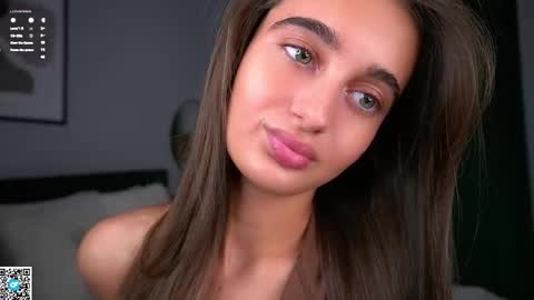 Snapshot of czamabech chatting on 11/13/25, 01:04 Isabella online show from 11/13/25, 01:04