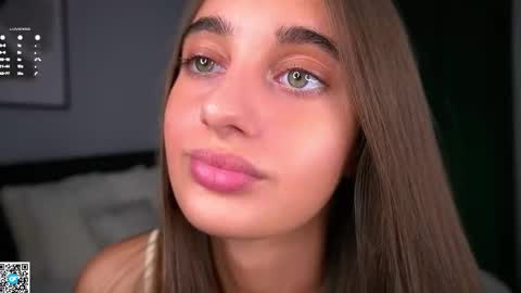 Snapshot of czamabech chatting on 11/14/25, 01:04 Isabella online show from 11/14/25, 01:04