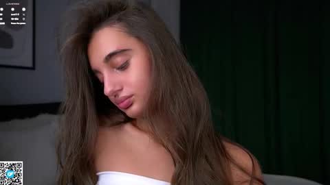 Snapshot of czamabech chatting on 11/21/25, 01:04 Isabella online show from 11/21/25, 01:04