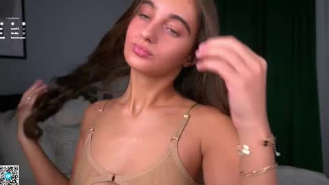 Snapshot of czamabech chatting on 11/25/25, 01:05 Isabella online show from 11/25/25, 01:05