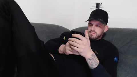 Snapshot of d3niis77 chatting on 12/15/25, 06:50 d3niis77 online show from 12/15/25, 06:50