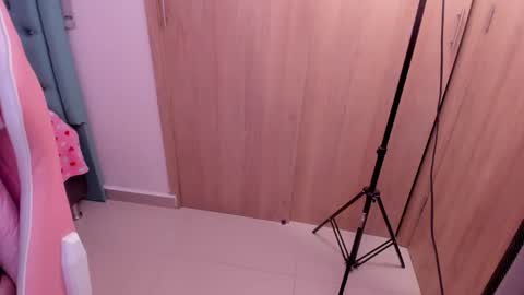 darling online show from 12/04/25, 07:39