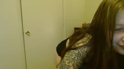 Snapshot of d_a_i_s_y chatting on 01/27/25, 06:31 Daisy online show from 01/27/25, 06:31