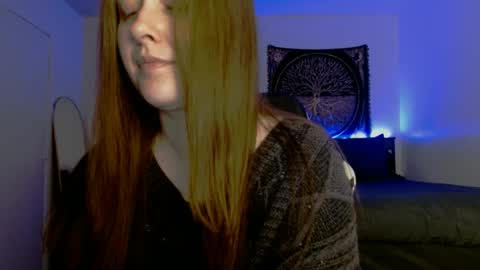 Snapshot of d_a_i_s_y chatting on 02/23/25, 02:18 Daisy online show from 02/23/25, 02:18