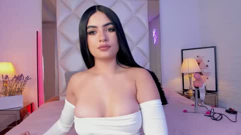 Snapshot of d_kimrouse_h chatting on 01/09/25, 04:19 Kim online show from 01/09/25, 04:19