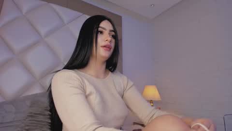 Snapshot of d_kimrouse_h chatting on 02/05/25, 07:18 Kim online show from 02/05/25, 07:18